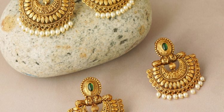 10 Absolutely Stunning Gold Earrings Design For Daily Use
